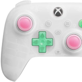 8BitDo Ultimate Mini Wired Controller for Xbox - niewielki kontroler do gier, który oferuje nietypowe podświetlenie RGB